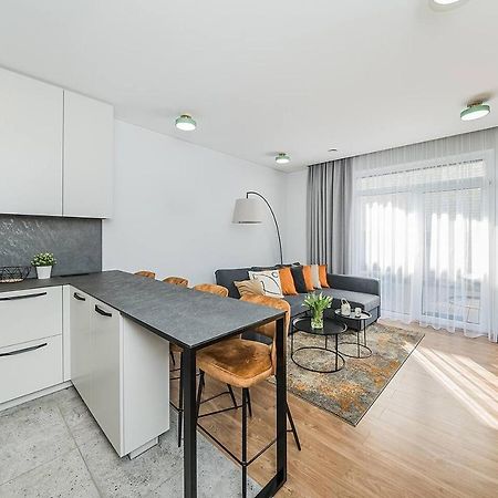 Lovely Apartment With Private Terrace By Urban Rent Kaunas Ngoại thất bức ảnh