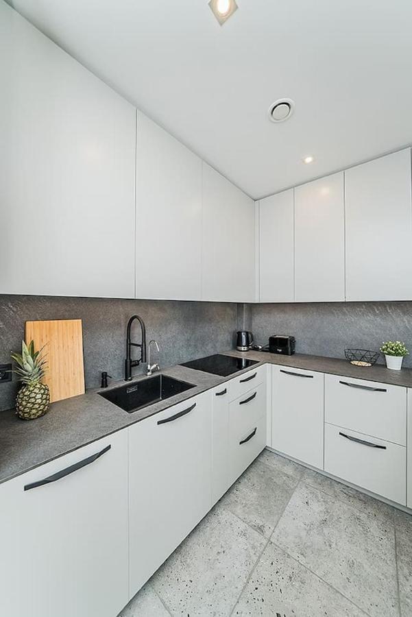 Lovely Apartment With Private Terrace By Urban Rent Kaunas Ngoại thất bức ảnh
