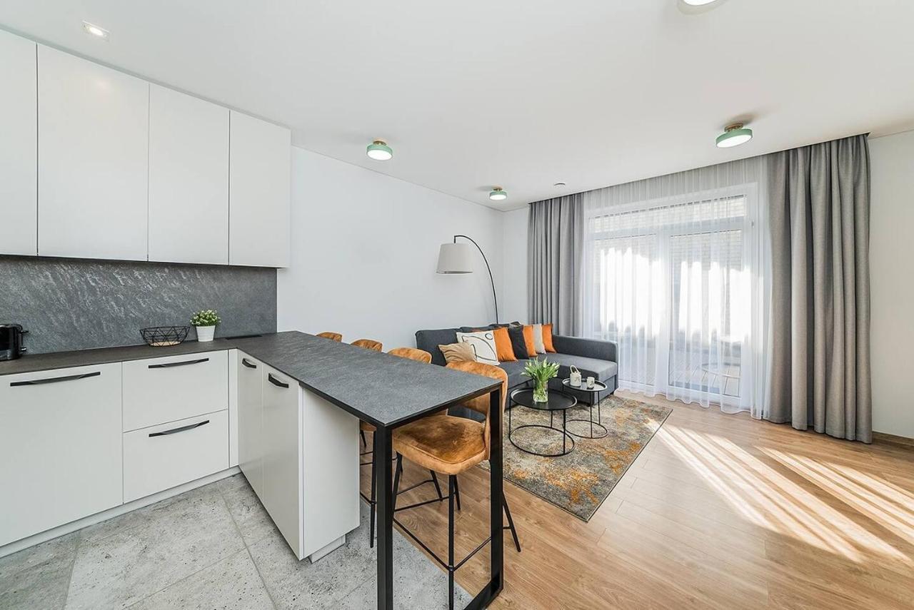 Lovely Apartment With Private Terrace By Urban Rent Kaunas Ngoại thất bức ảnh