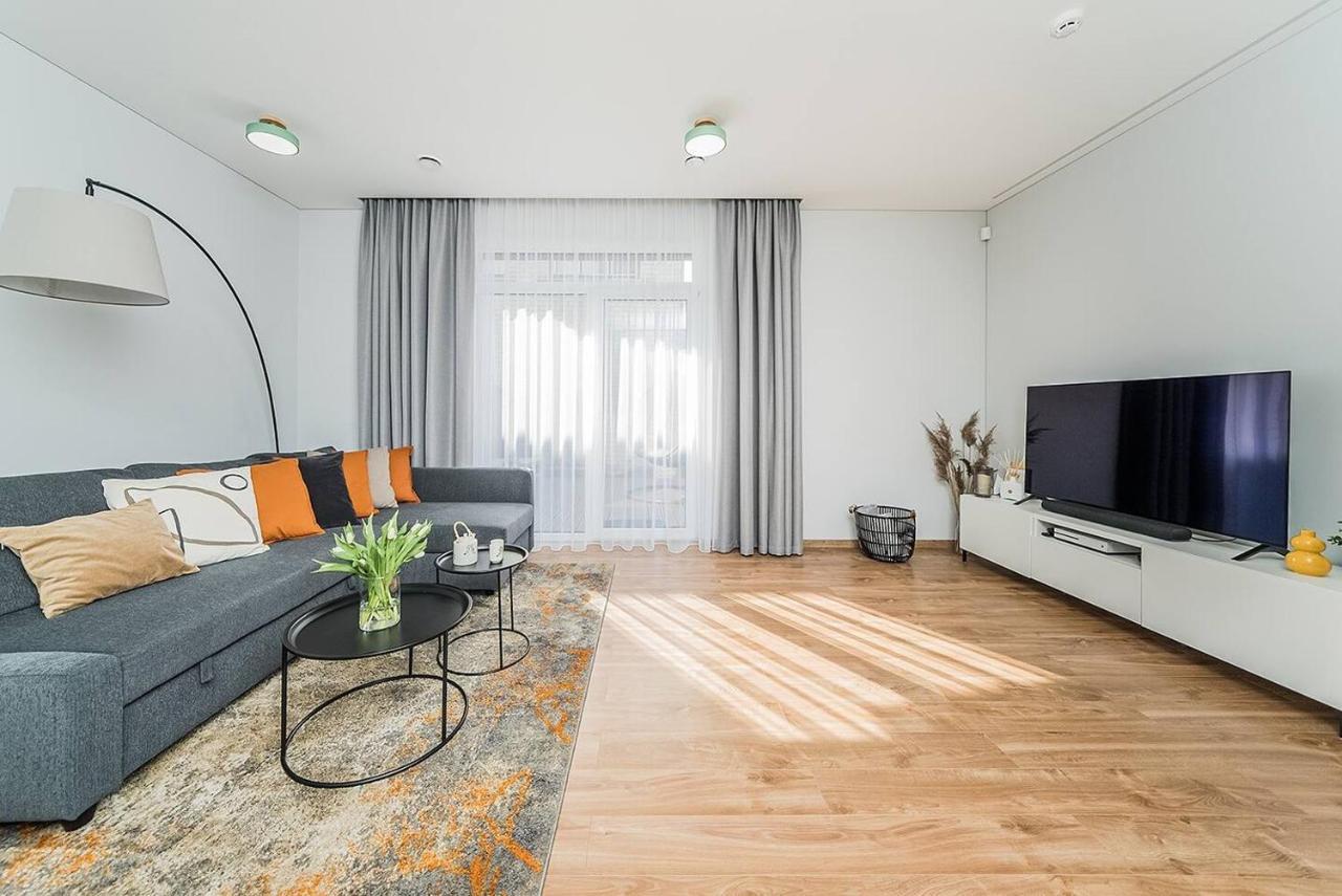 Lovely Apartment With Private Terrace By Urban Rent Kaunas Ngoại thất bức ảnh