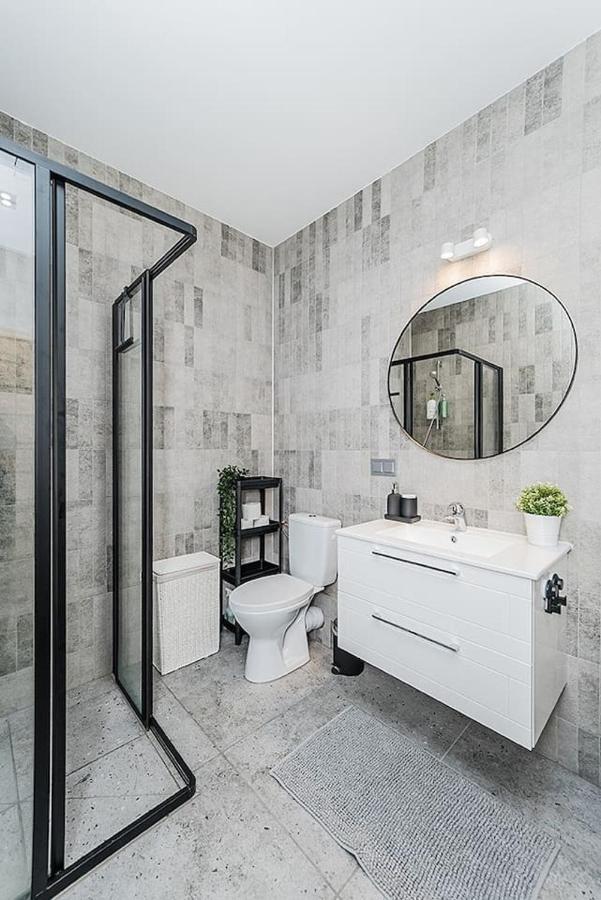 Lovely Apartment With Private Terrace By Urban Rent Kaunas Ngoại thất bức ảnh