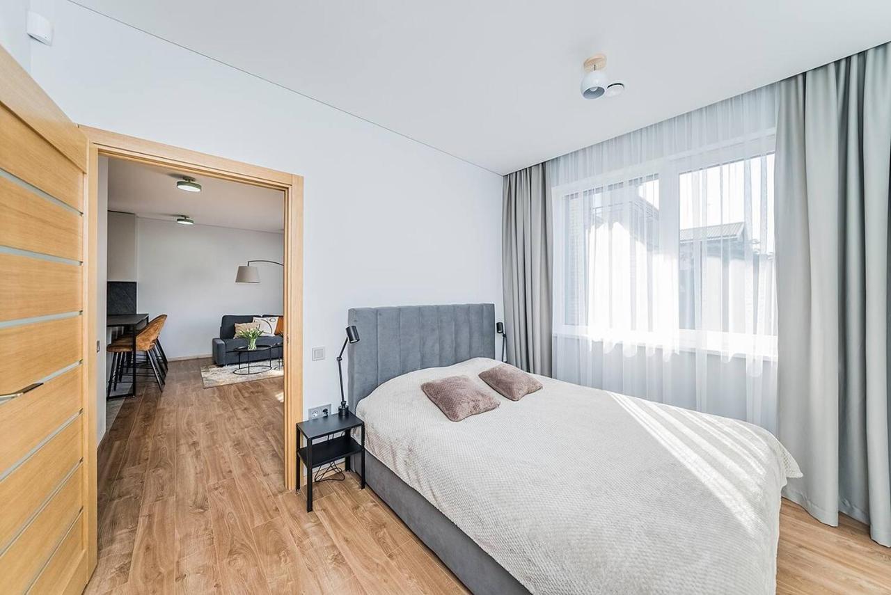 Lovely Apartment With Private Terrace By Urban Rent Kaunas Ngoại thất bức ảnh