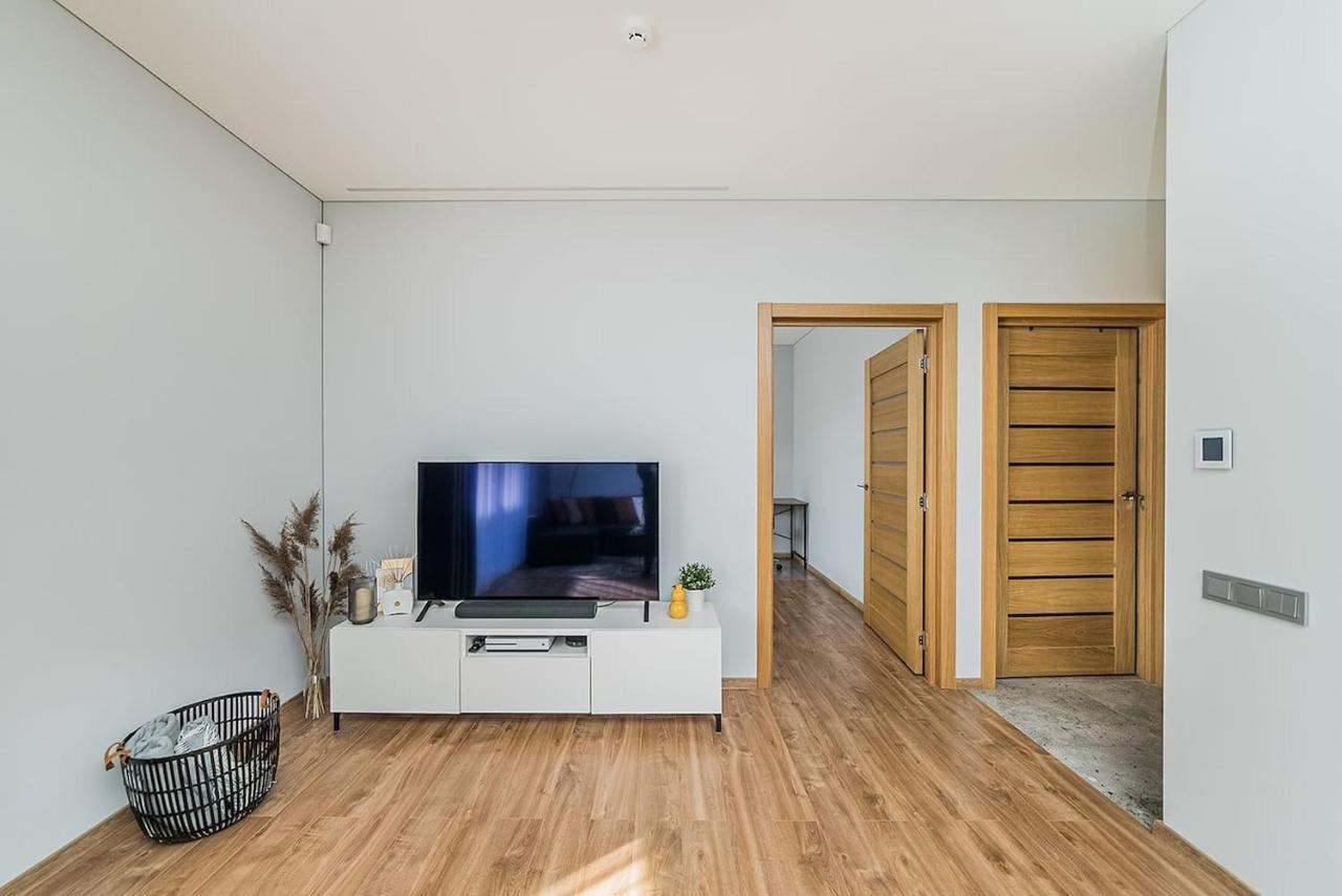 Lovely Apartment With Private Terrace By Urban Rent Kaunas Ngoại thất bức ảnh